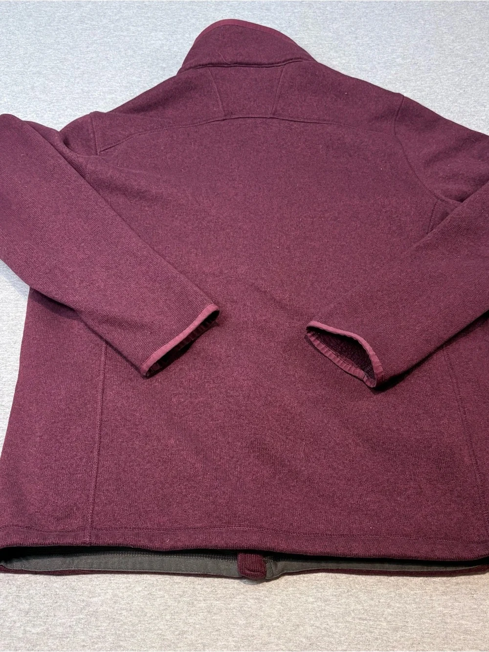 The North Face Men’s Gordon Lyons Burgundy full zip up fleece jacket. Size xl